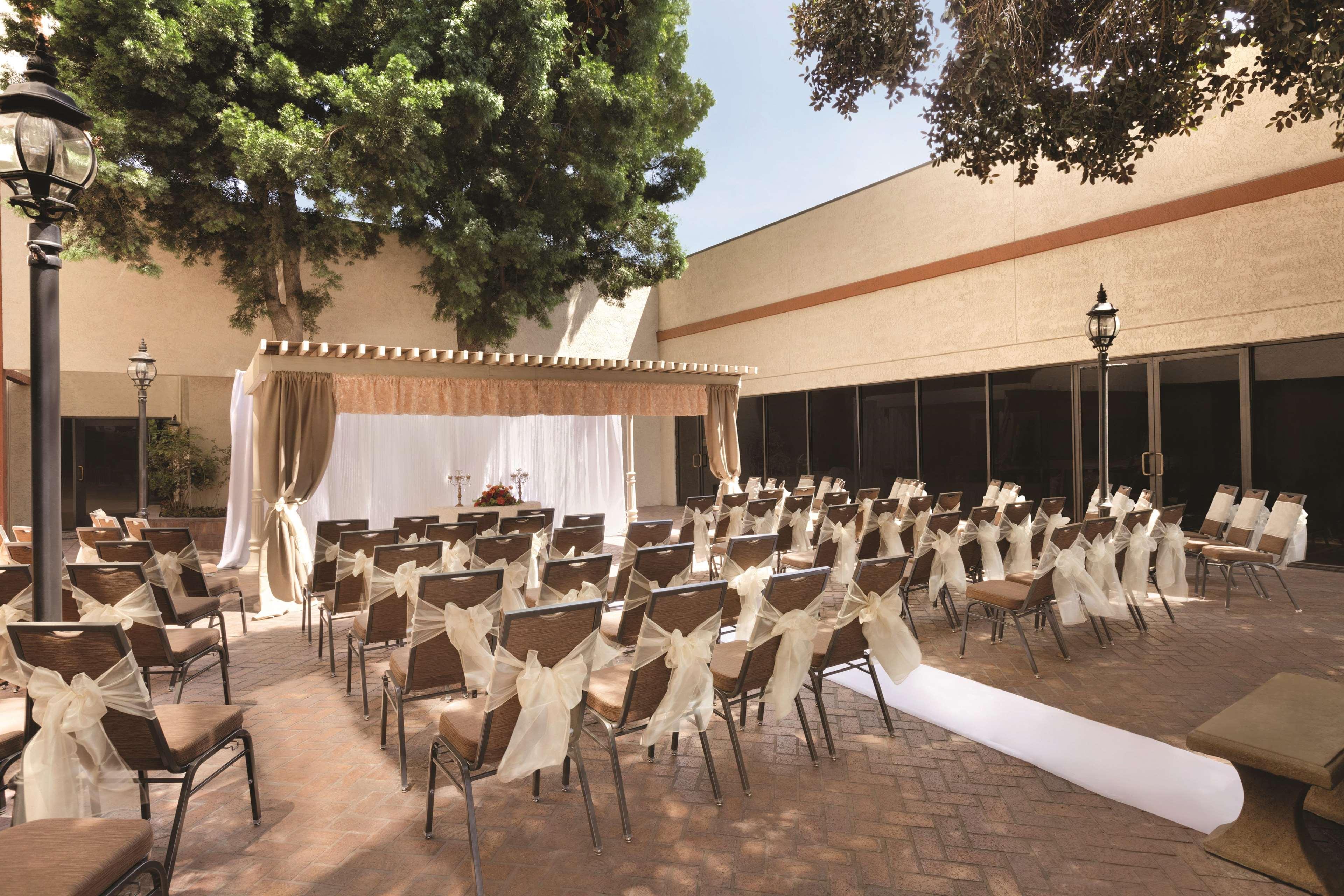 Doubletree By Hilton San Bernardino Hotel Bagian luar foto